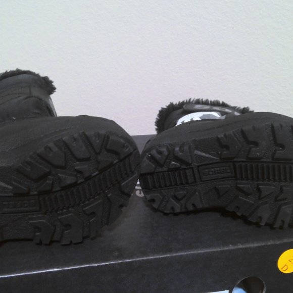 Size 4 Black, Charcoal Toddler's Infants SOREL Toddler Snow Commander Boots - Picture 4 of 4